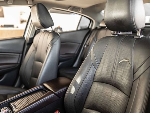 Used 2017 MAZDA MAZDA3 Grand Touring image 18