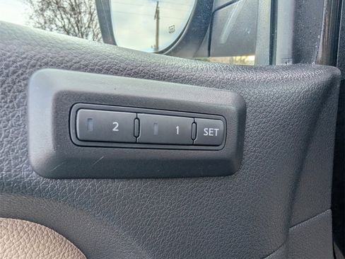 Used 2017 Nissan Titan SL image 27