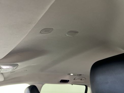 Used 2023 Chrysler Pacifica Touring-L image 24