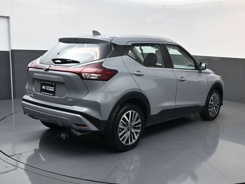 Used 2024 Nissan Kicks SV FWD image 3
