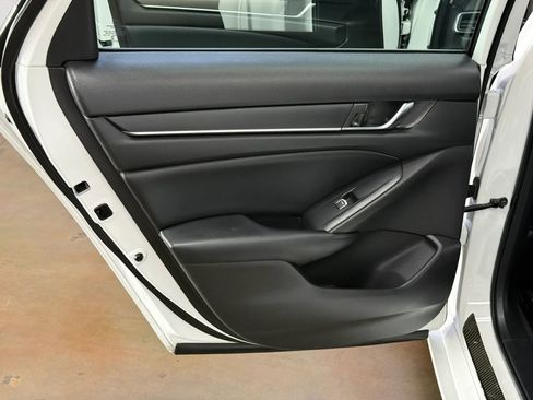 Used 2018 Honda Accord LX image 16