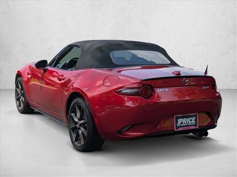 Used 2017 MAZDA MX-5 Miata Club RWD image 8