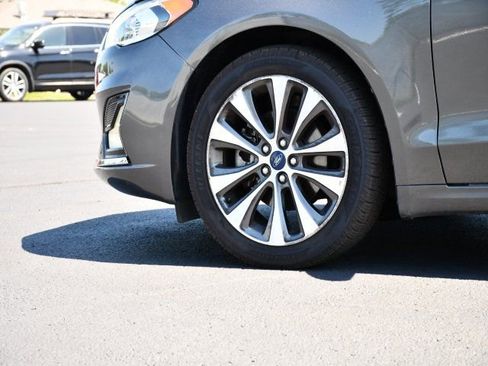 Used 2019 Ford Fusion SE AWD/4WD image 12