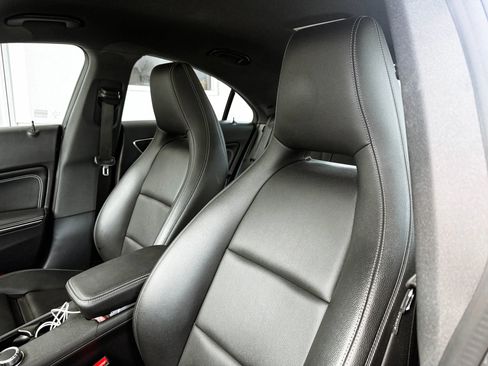 Used 2018 Mercedes-Benz CLA 250 image 22