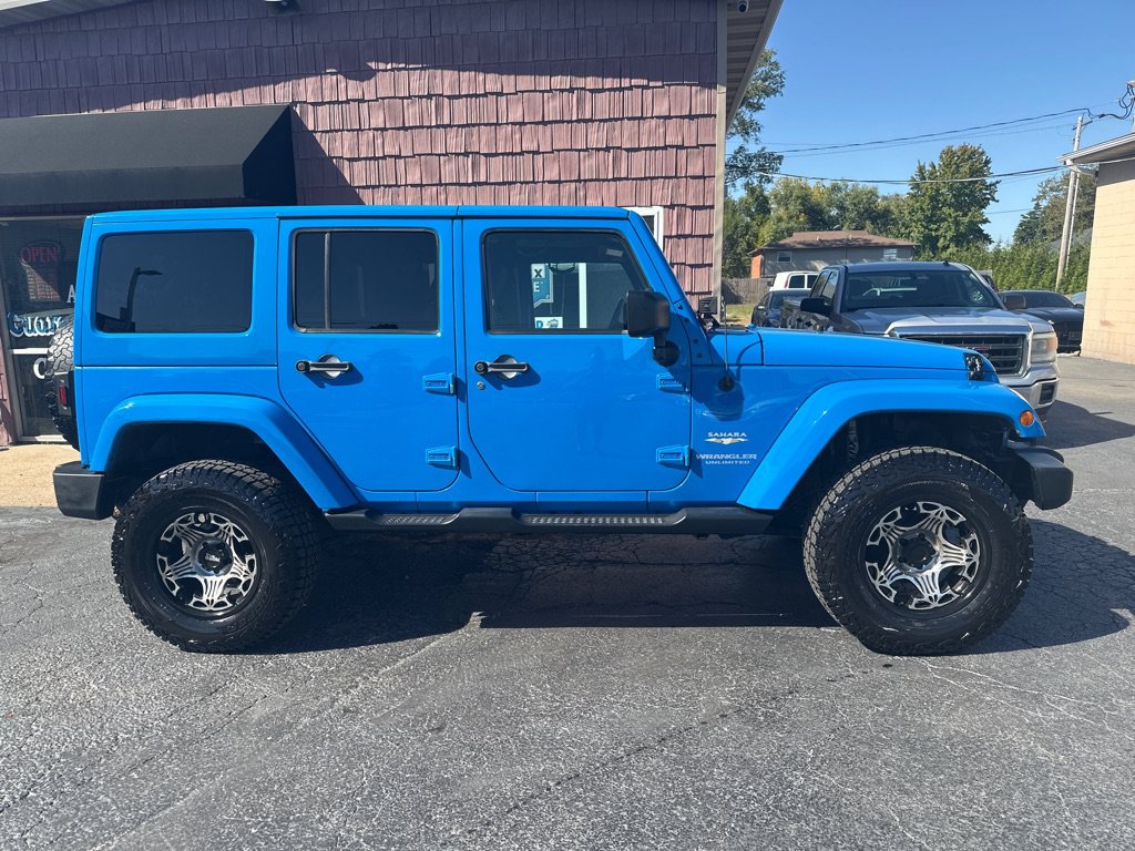 Used 2011 Jeep Wrangler Unlimited Sahara w/ Dual Top Group AWD/4WD image 5