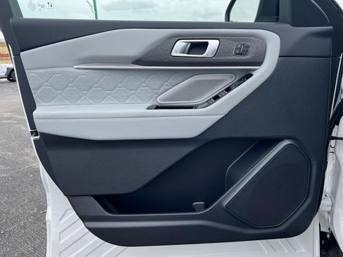New 2026 Ford Explorer Platinum w/ LUX Leather Package AWD/4WD image 16