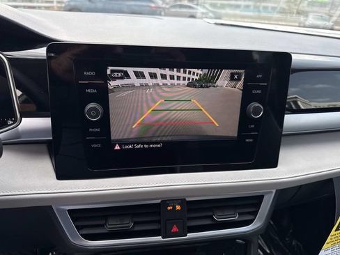 New 2026 Volkswagen Taos SE FWD image 23