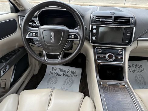 Used 2017 Lincoln Continental Premiere FWD image 28