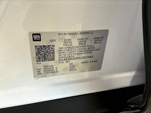 Used 2025 Buick Enclave Preferred AWD/4WD image 20