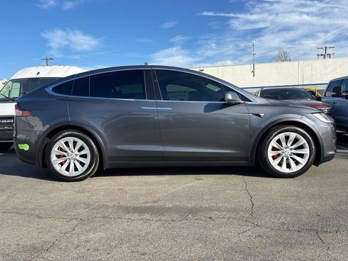 Used 2018 Tesla Model X P100D image 3