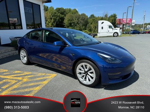 Used 2023 Tesla Model 3 Standard Range RWD image 3