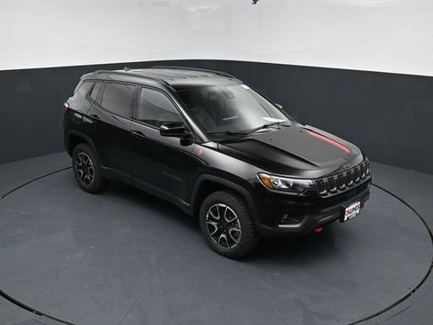 New 2026 Jeep Compass Trailhawk w/ Trailer Tow Group AWD/4WD image 45