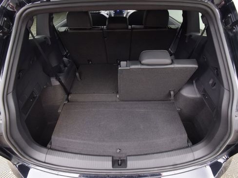 Used 2021 Volkswagen Tiguan SE R-Line image 32