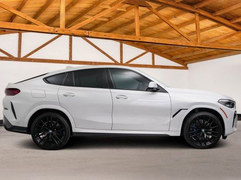 Used 2022 BMW X6 M50i image 6