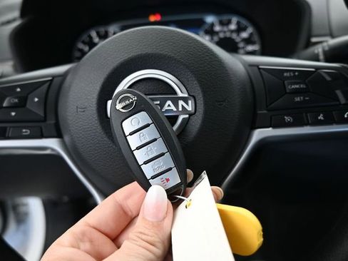 Used 2025 Nissan Altima 2.5 SV image 33