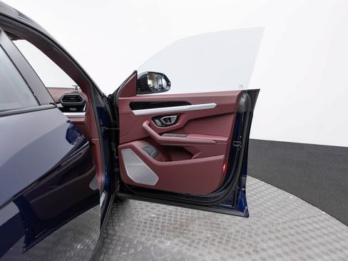 Used 2026 Lamborghini Urus SE AWD/4WD image 48