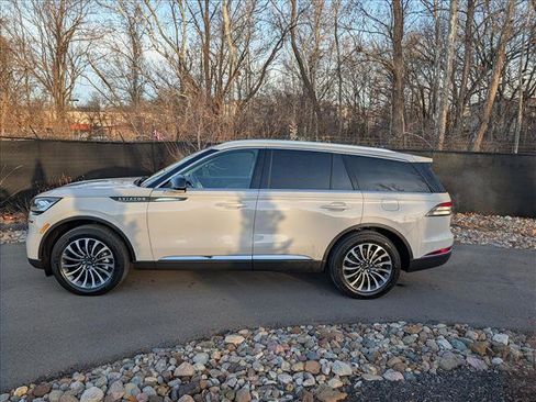Certified 2023 Lincoln Aviator Reserve w/ Equipment Group 201A image 2