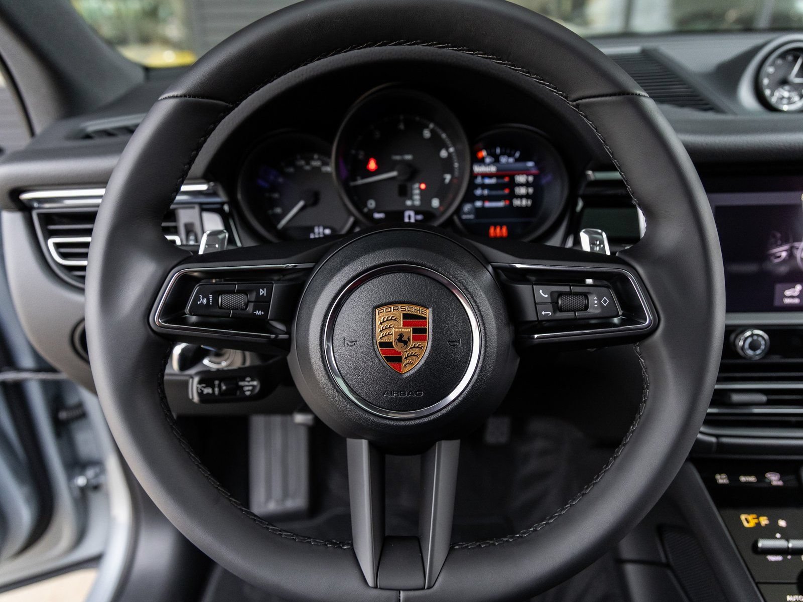Certified 2026 Porsche Macan AWD/4WD image 25