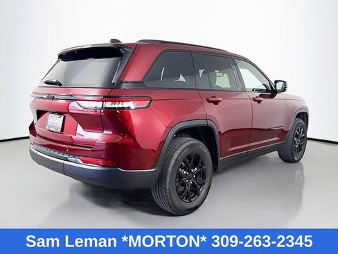 Used 2024 Jeep Grand Cherokee Altitude image 7