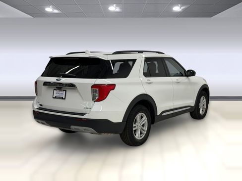 Used 2023 Ford Explorer XLT w/ Equipment Group 202A image 6