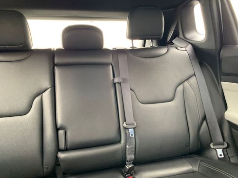 Used 2025 Jeep Compass Limited image 38