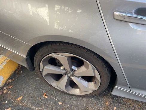 Used 2019 Honda Accord Touring image 7