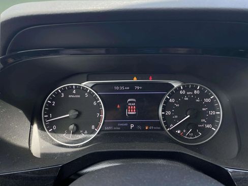 Used 2025 Nissan Pathfinder SV image 15