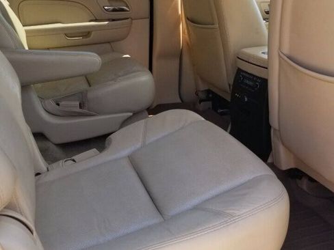 Used 2007 Cadillac Escalade AWD w/ Information Package image 7