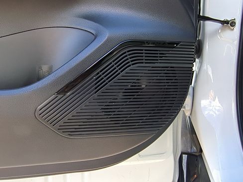 Used 2024 Toyota Venza Nightshade image 15