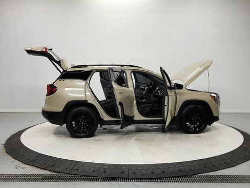 Used 2023 GMC Terrain SLE w/ Driver Convenience Package FWD image 17