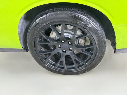 Used 2015 Dodge Challenger R/T Scat Pack w/ Scat Pack Appearance Package RWD image 30