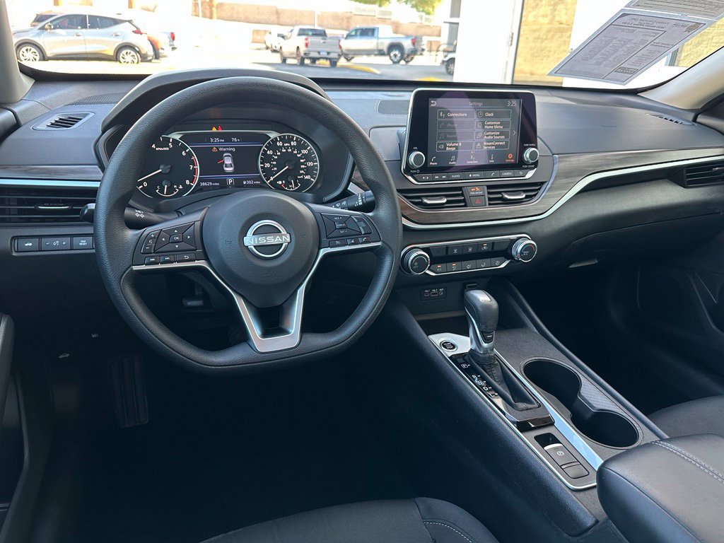 Used 2025 Nissan Altima 2.5 SV AWD/4WD image 30