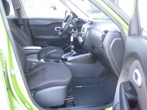 Used 2016 Kia Soul FWD image 28