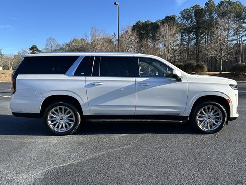 Used 2024 Cadillac Escalade ESV Premium Luxury image 25