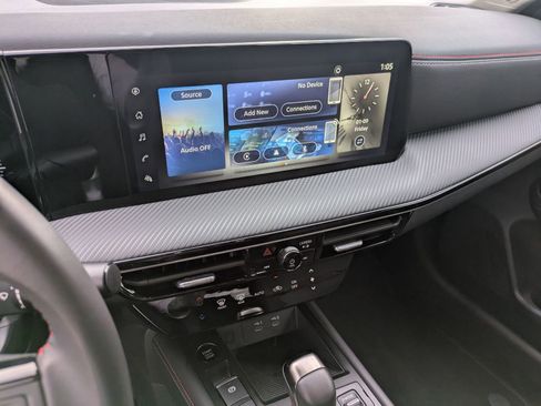 Certified 2025 Nissan Kicks SR image 20