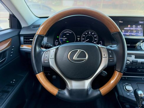 Used 2014 Lexus ES 300h w/ Premium Package w/Bamboo Trim FWD image 11