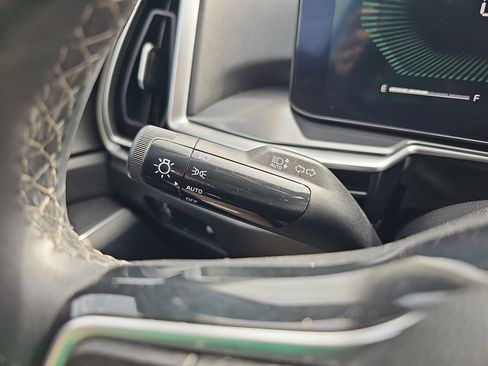 Used 2024 Kia Sorento S FWD image 31