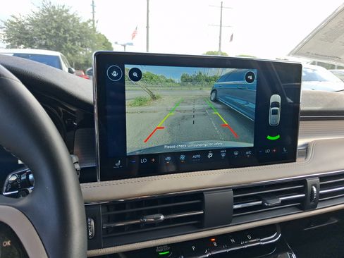 Certified 2025 Lincoln Corsair FWD image 21