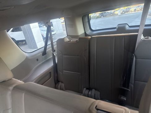 Used 2019 GMC Yukon XL SLT w/ Open Road Package image 5