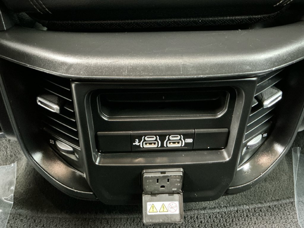 Used 2019 RAM 1500 Laramie AWD/4WD image 12