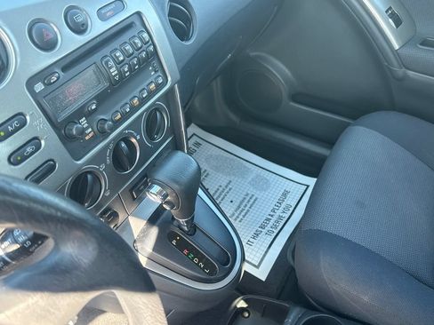 Used 2007 Pontiac Vibe w/ Preferred Package FWD image 24