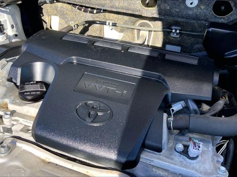 Used 2018 Toyota RAV4 XLE image 32