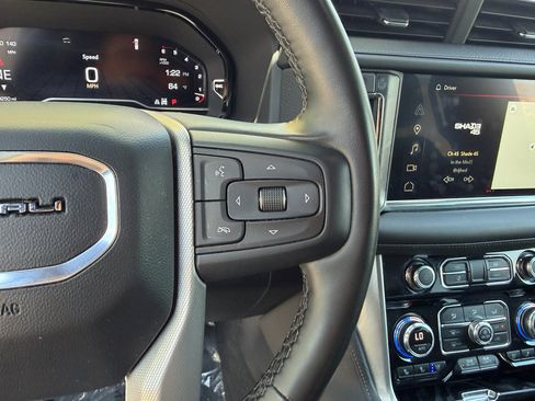Used 2023 GMC Yukon Denali AWD/4WD image 27