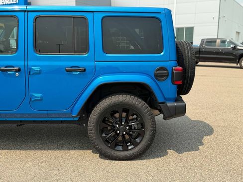 Used 2024 Jeep Wrangler Unlimited Sahara AWD/4WD image 12