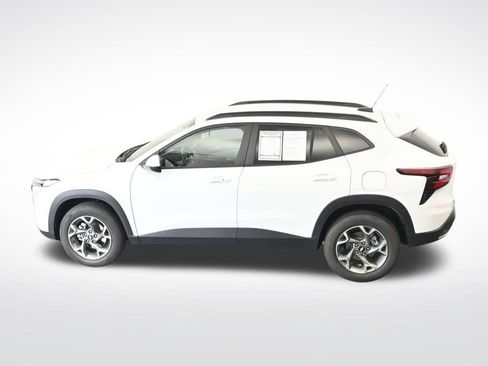 Used 2025 Chevrolet Trax LT w/ LT Convenience Package FWD image 31