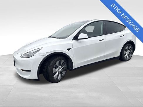 Used 2022 Tesla Model Y Long Range image 3