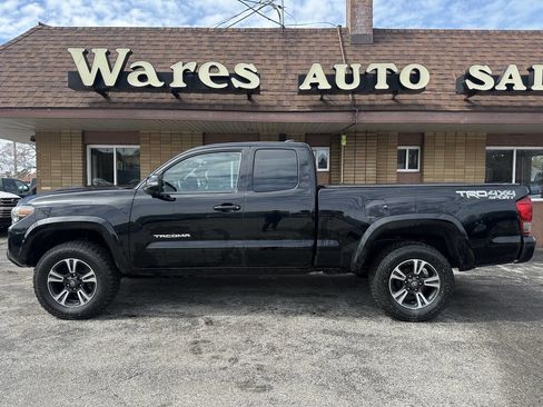 Used 2017 Toyota Tacoma TRD Sport w/ Tow Package image 1