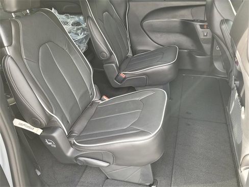 New 2026 Chrysler Pacifica Limited w/ S Appearance Package image 14