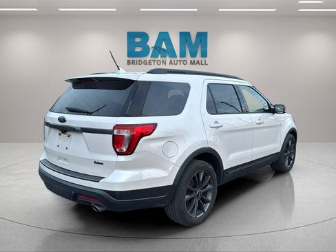 Used 2018 Ford Explorer XLT w/ Equipment Group 202A image 7
