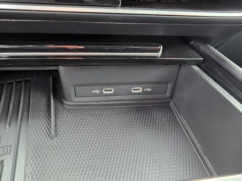 Used 2025 Volkswagen Atlas SE image 19